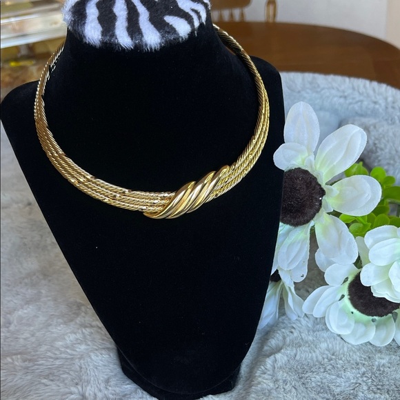 Luxurious Gold Twisted Necklace - Picture 1 of 6